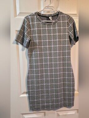 4/$67 Deal! Divided Plaid Short Sleeve Midi Dress in Black and White